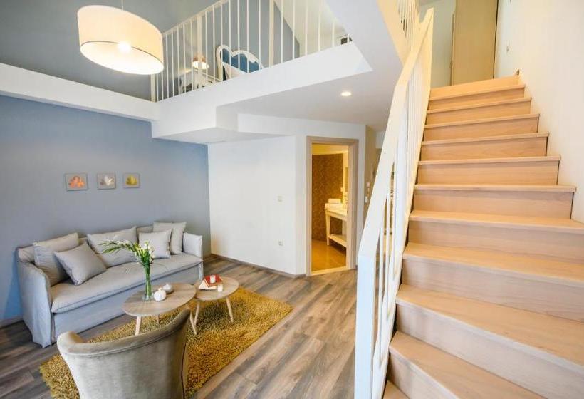 Отель Emerald Suites