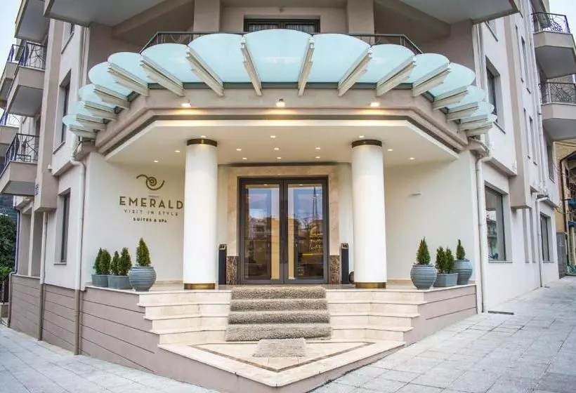 ホテル Emerald Suites