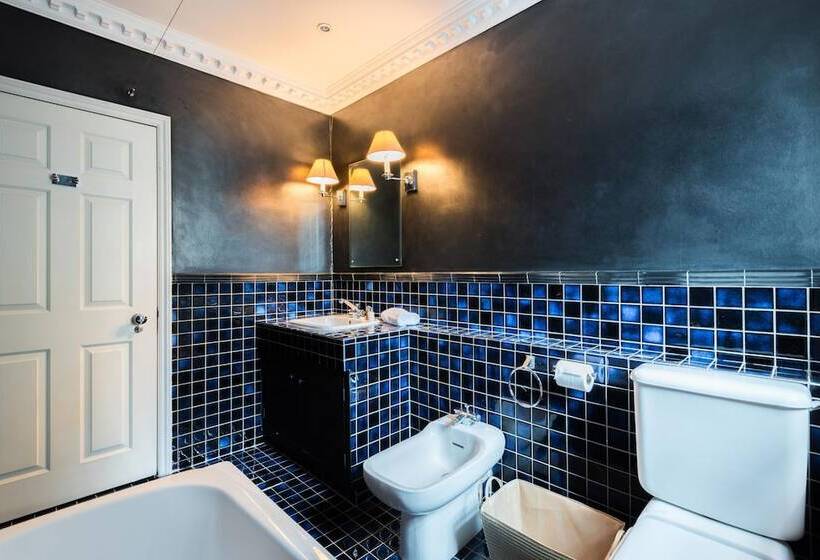 Royal Richmond Family Home By Kew Gardens