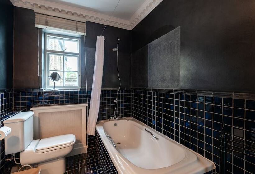 Royal Richmond Family Home By Kew Gardens