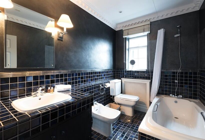 Royal Richmond Family Home By Kew Gardens