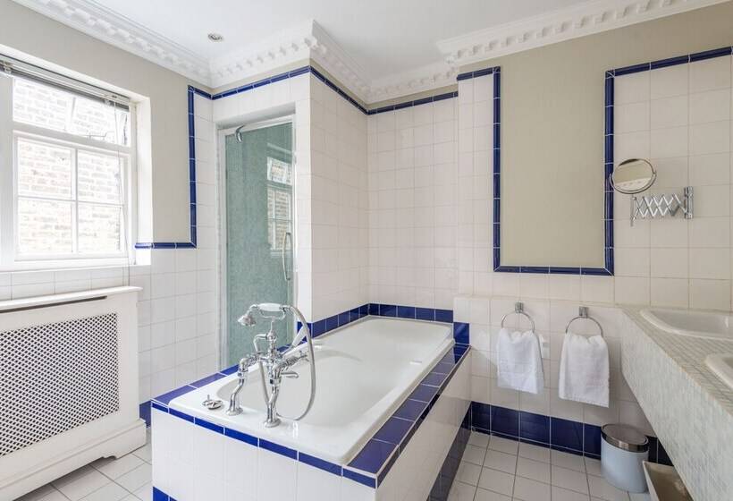 Royal Richmond Family Home By Kew Gardens