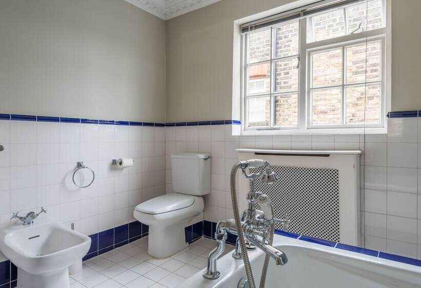 Royal Richmond Family Home By Kew Gardens