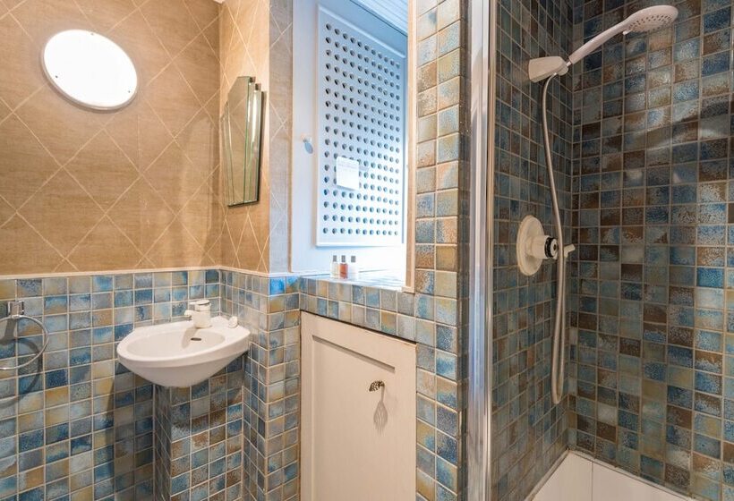 Royal Richmond Family Home By Kew Gardens