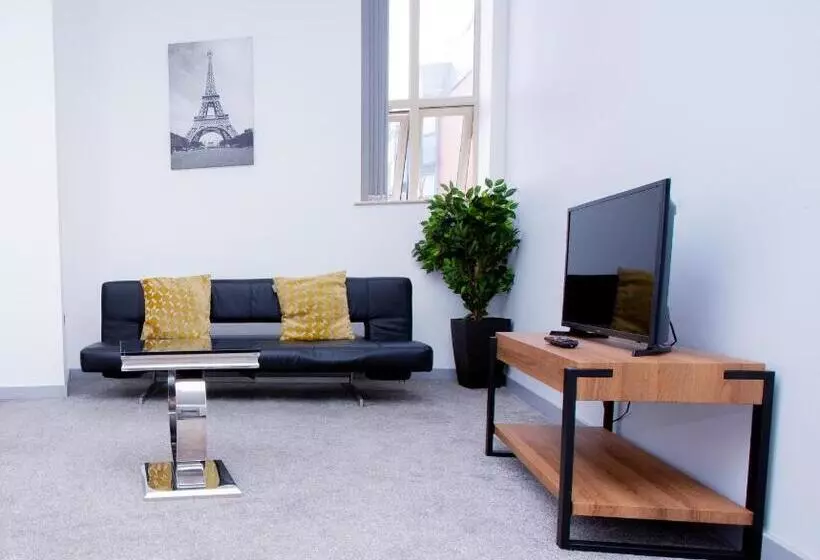 Spacious Urban City Apartment