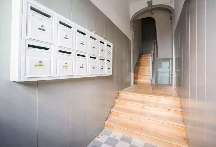 Wood Wall & Garden Apartment