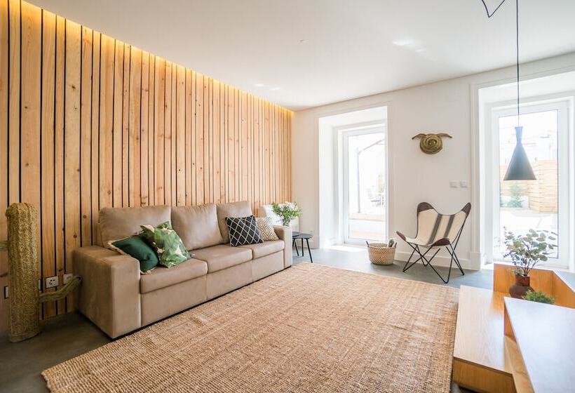 Wood Wall & Garden Apartment