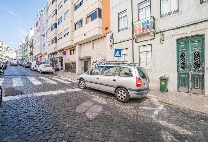 Wood Wall & Garden Apartment