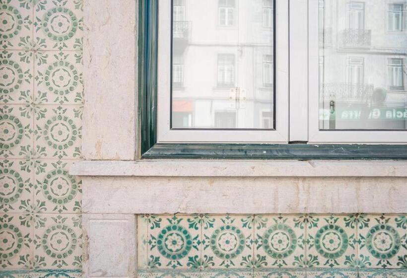 Wood Wall & Garden Apartment