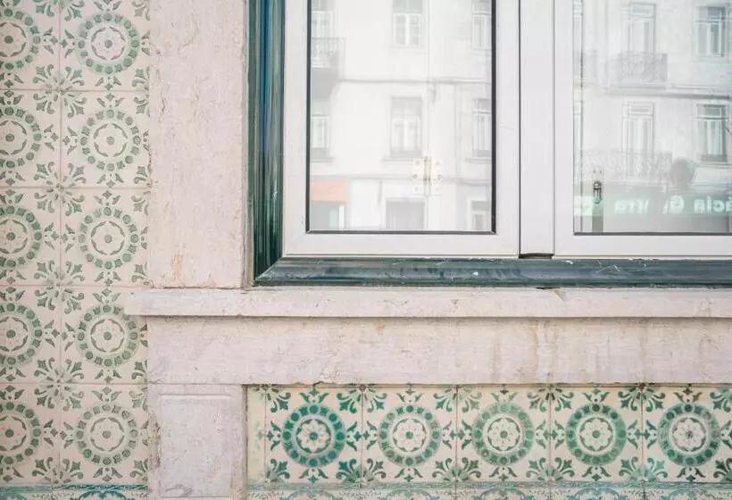 Wood Wall & Garden Apartment