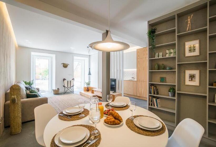 Wood Wall & Garden Apartment