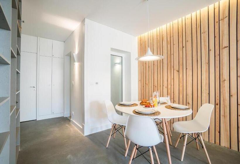 Wood Wall & Garden Apartment