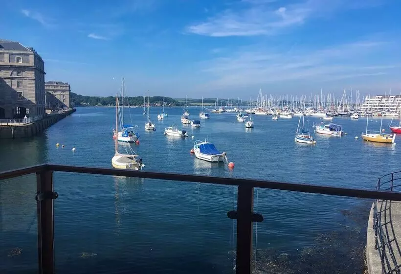 Freemans Wharf