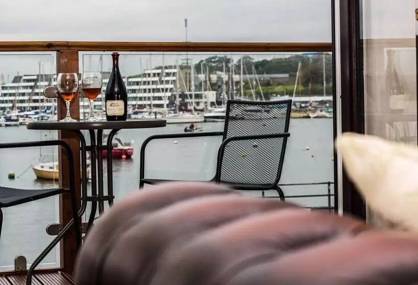 Freemans Wharf