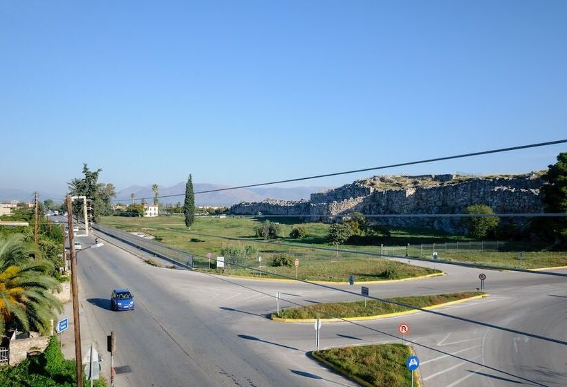 هتل Ancient Tyrins