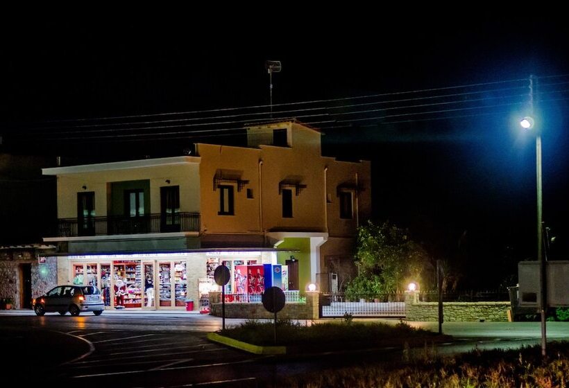 هتل Ancient Tyrins