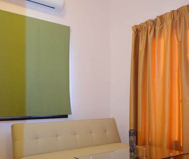 هتل Ancient Tyrins