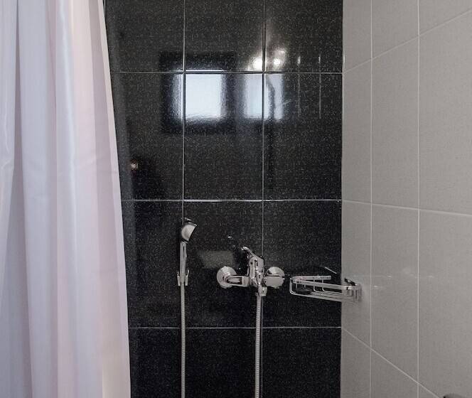 هتل Ancient Tyrins