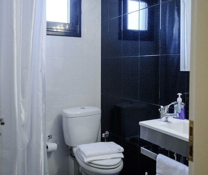 هتل Ancient Tyrins