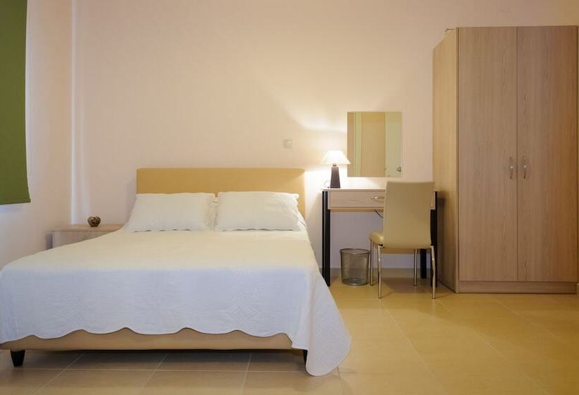 هتل Ancient Tyrins