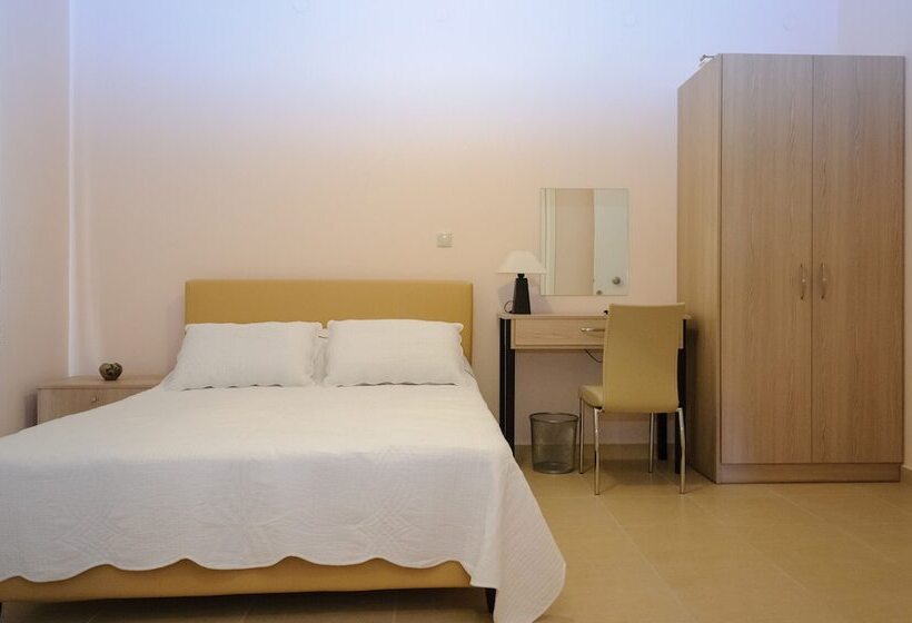 هتل Ancient Tyrins