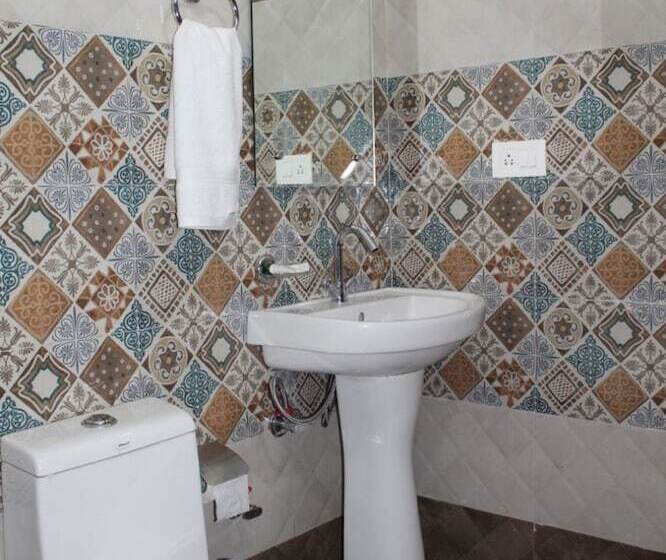 هتل Niharika Palace By Royal Collection