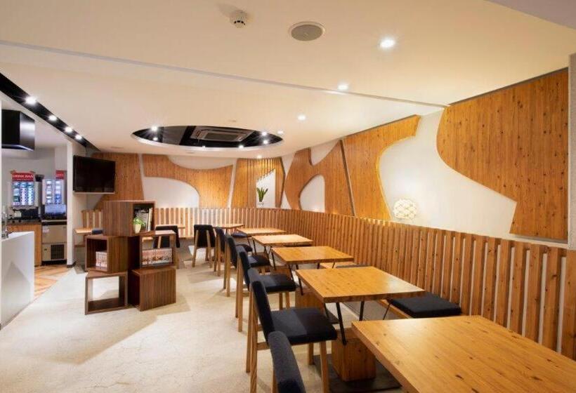 هتل R S Forest Inn