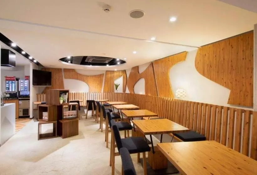 Hotelli R S Forest Inn