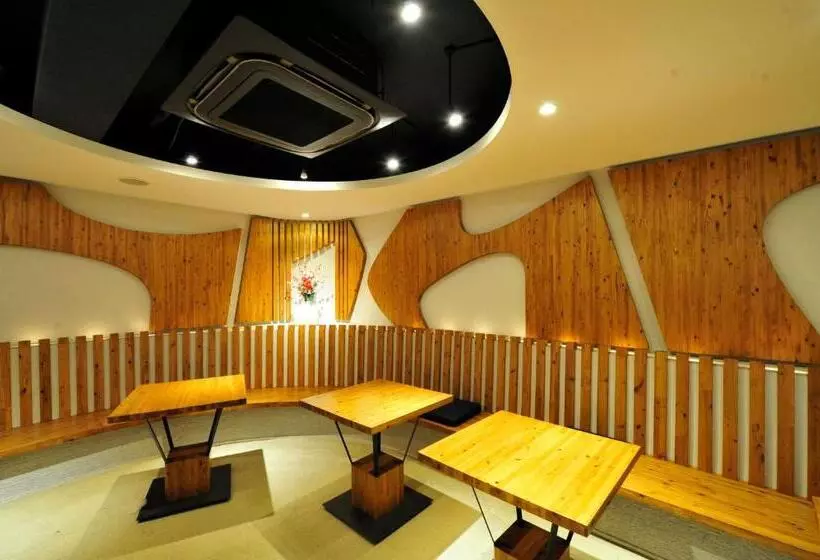 Hotelli R S Forest Inn