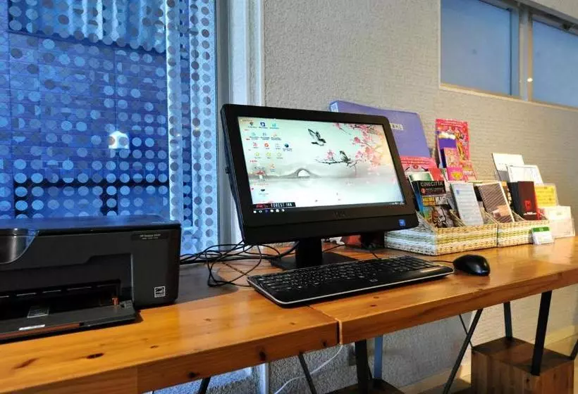 Hotelli R S Forest Inn