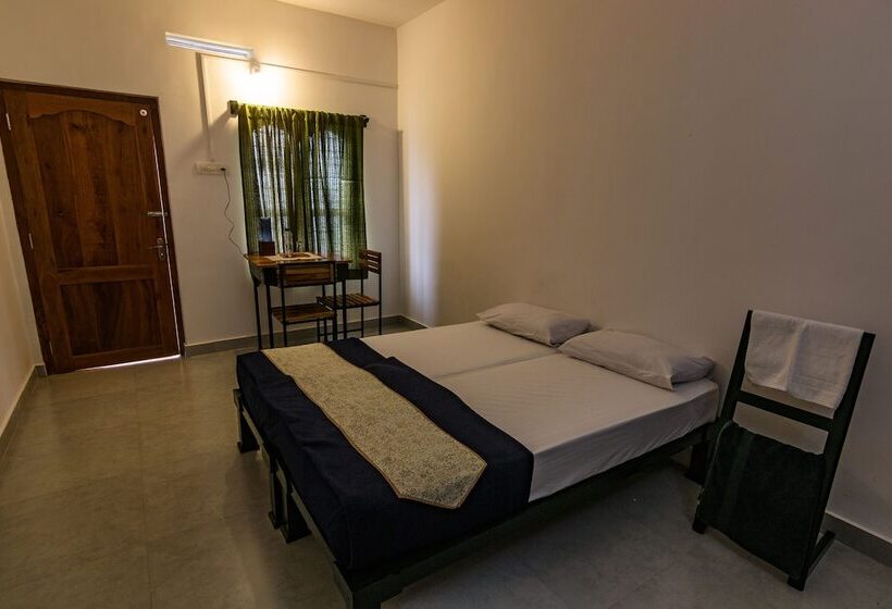 Hotel Whispering Willows