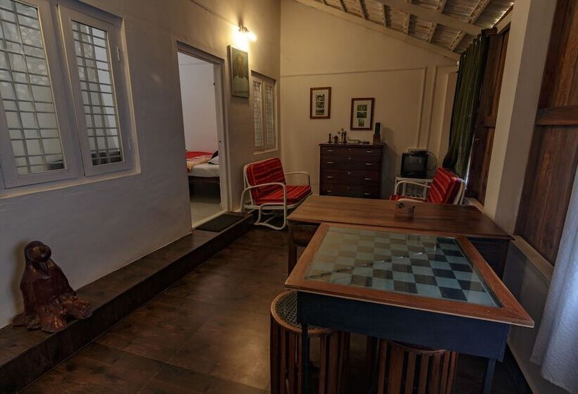 Hotel Whispering Willows