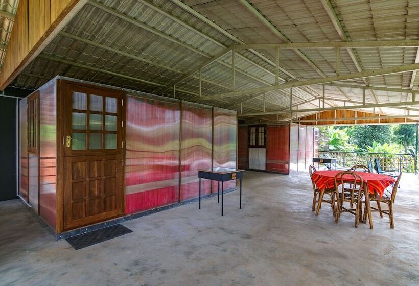 Hotel Whispering Willows