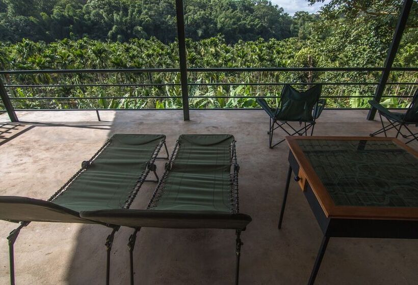 Hotel Whispering Willows