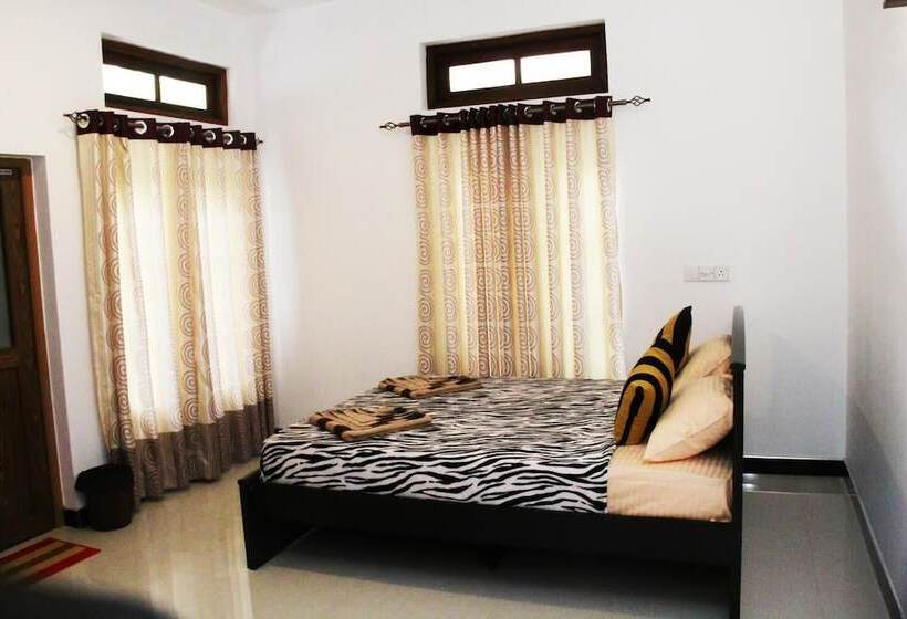 Pensione Lizzie Villa Guest House