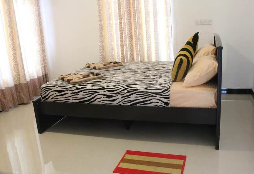 Pensione Lizzie Villa Guest House