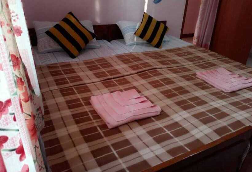 Pensione Lizzie Villa Guest House