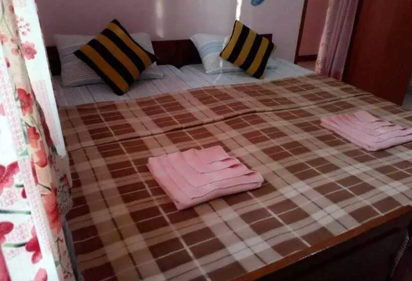 ペンション Lizzie Villa Guest House