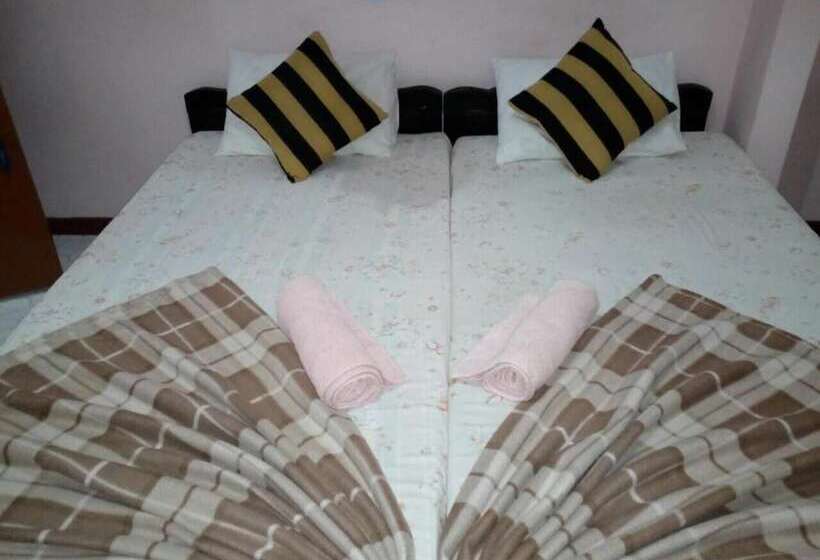 Pensione Lizzie Villa Guest House