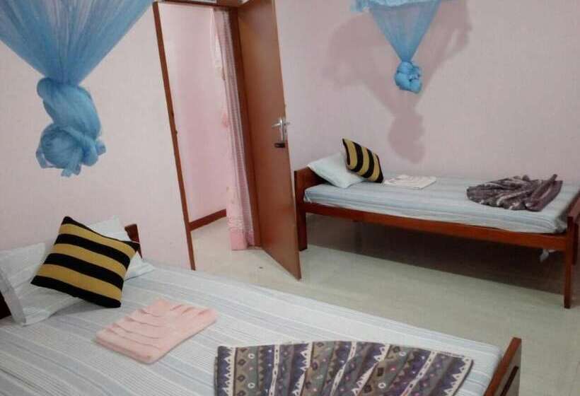 Pensione Lizzie Villa Guest House