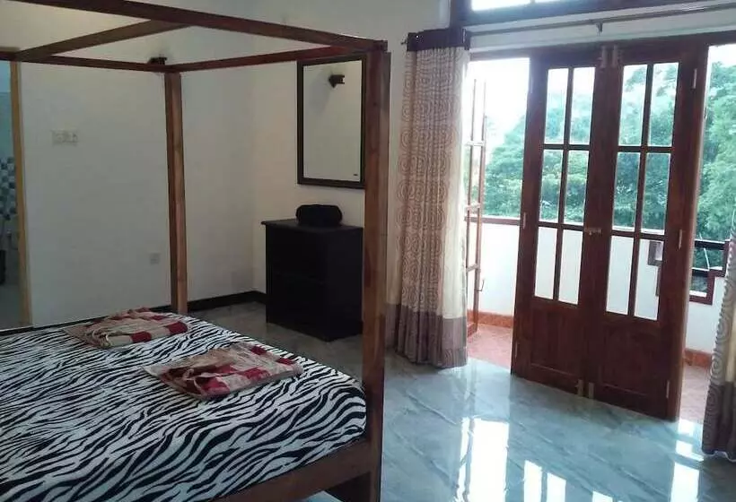 ペンション Lizzie Villa Guest House