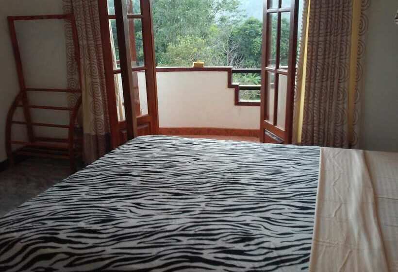 Pensione Lizzie Villa Guest House