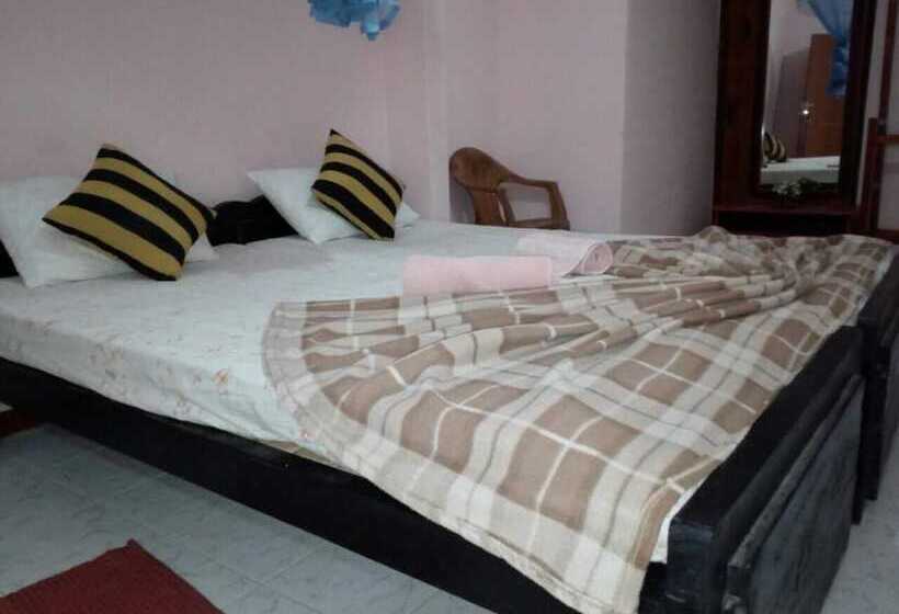 Pensione Lizzie Villa Guest House