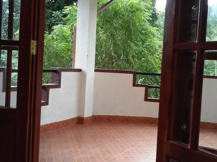 ペンション Lizzie Villa Guest House