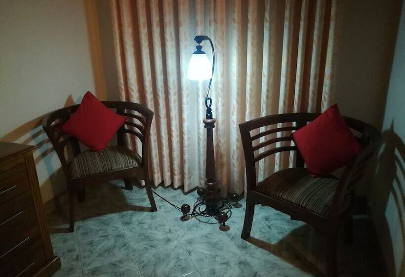 פנסיון Marvel Hills Kandy