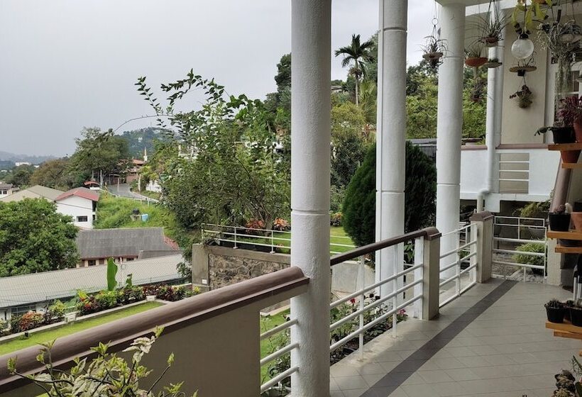 פנסיון Marvel Hills Kandy