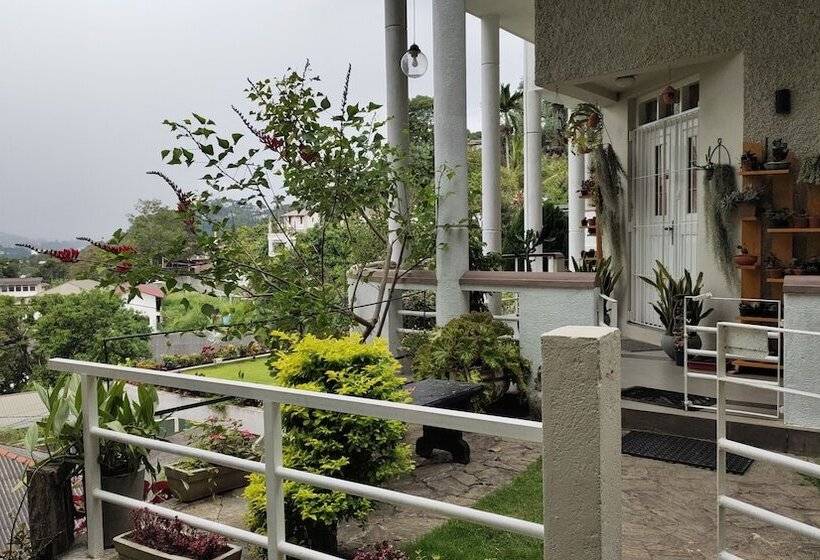 פנסיון Marvel Hills Kandy