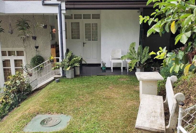 פנסיון Marvel Hills Kandy