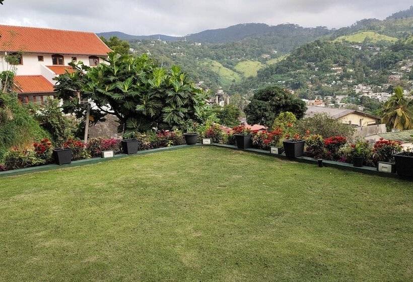 פנסיון Marvel Hills Kandy