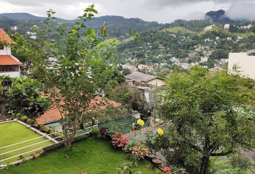 פנסיון Marvel Hills Kandy